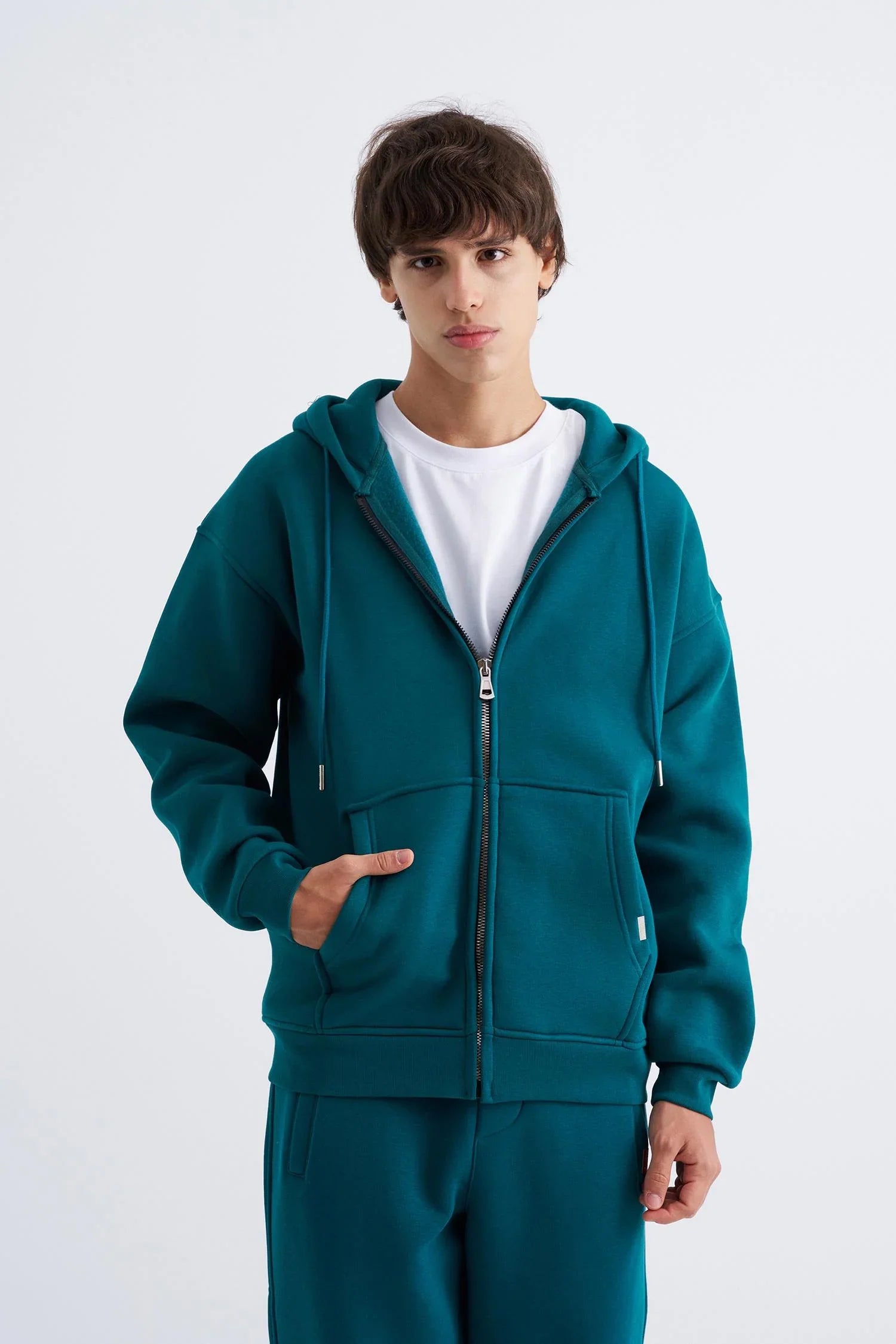 Dlaczego styl industrialny wraca do łask? Filozofia ubrań Machinist Clothing EU