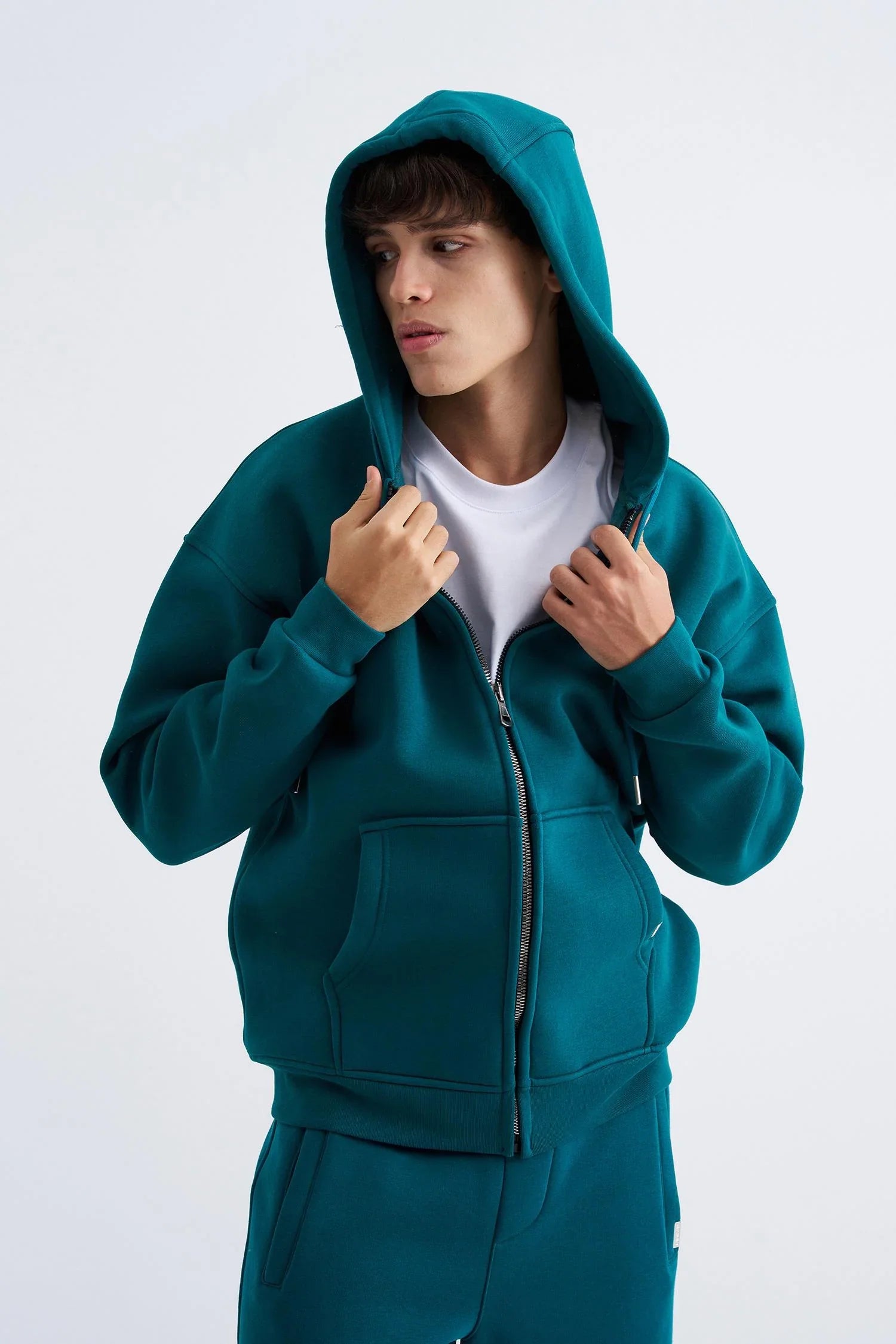 Jak styl workwear wpływa na współczesną modę miejską?
