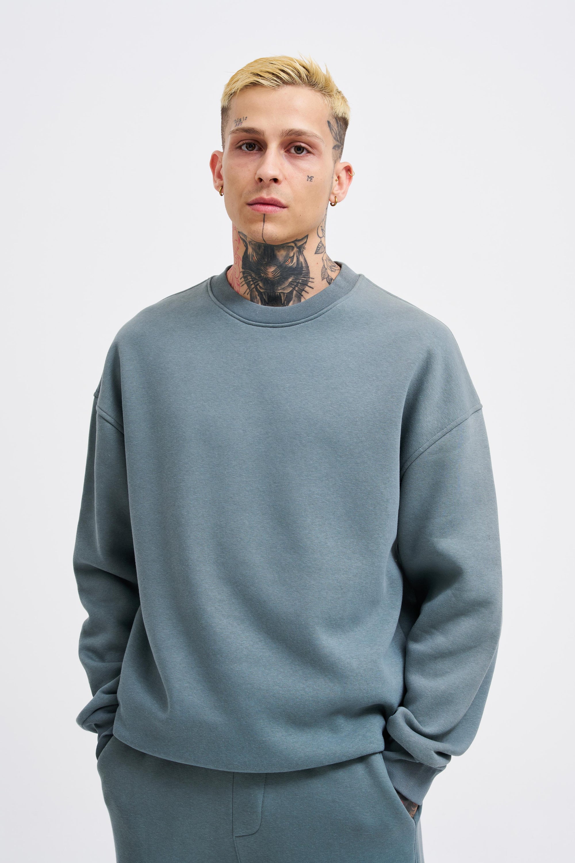 Kolory w stylu industrialnym – jak budować spójny, surowy look?