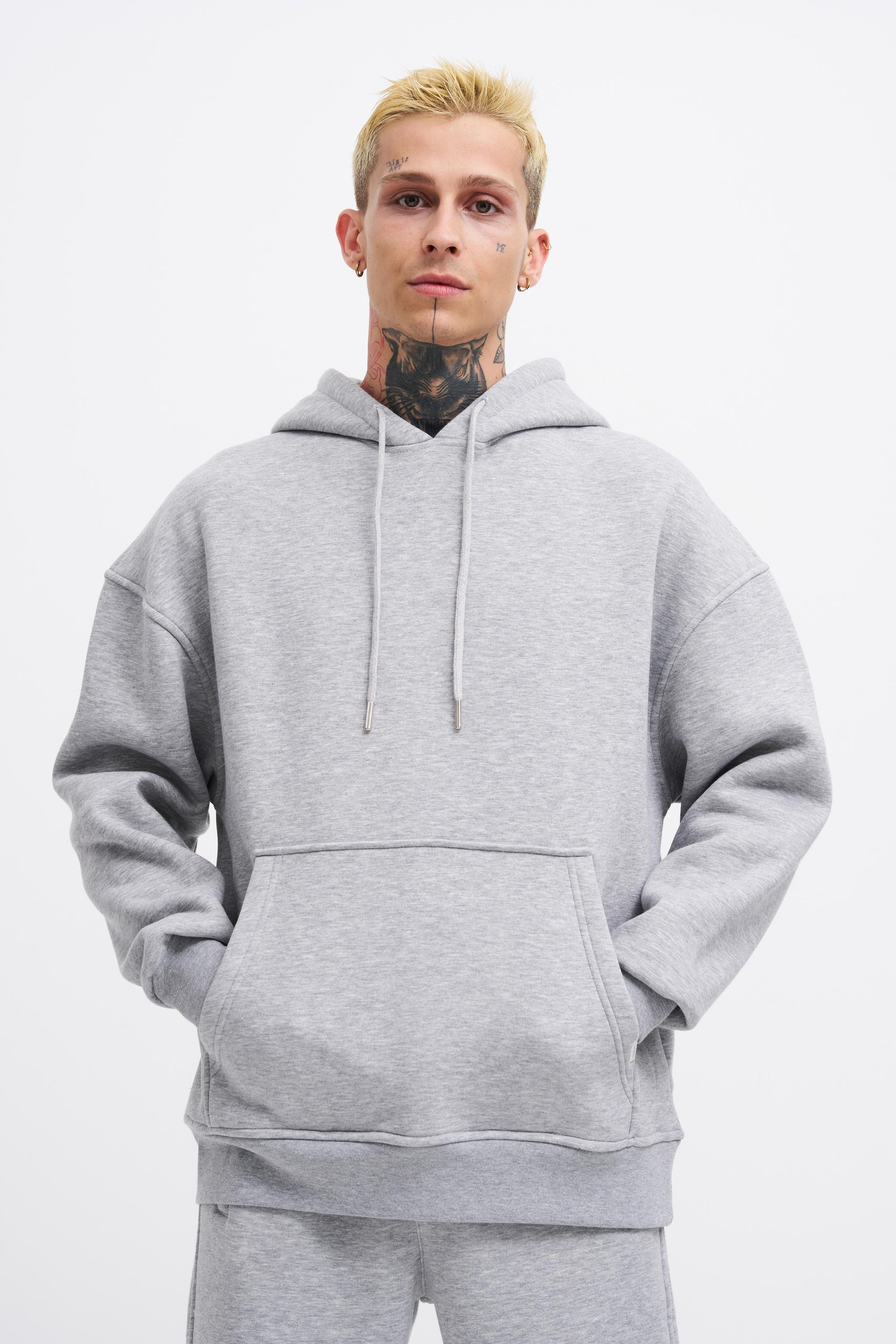 Minimalizm czy agresywny streetwear? Jak stworzyć własny styl z ubraniami Machinist