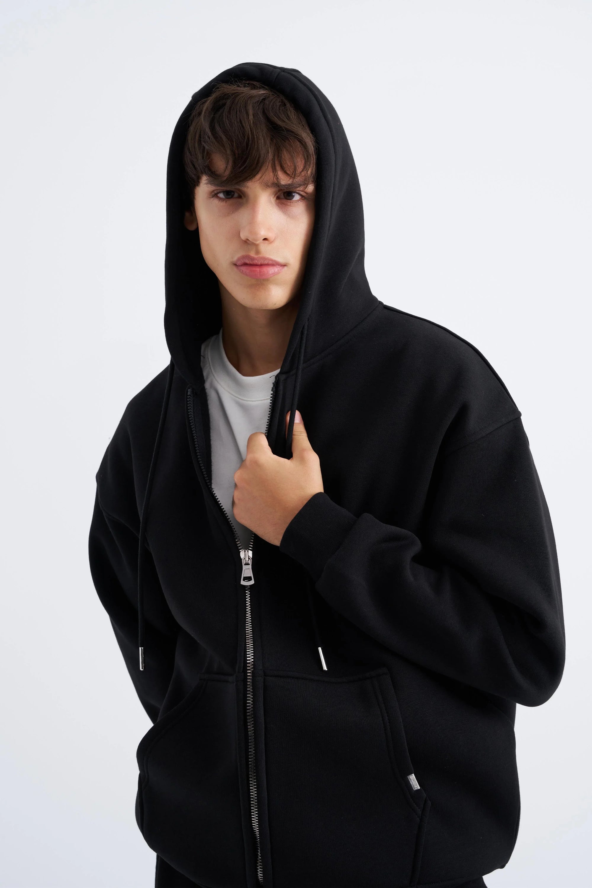 Jak stylizować ubrania Machinist Clothing na co dzień i na wieczór?